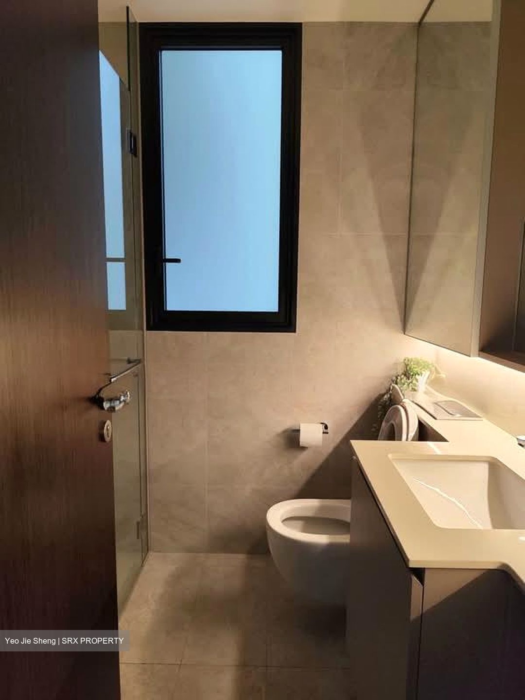 Tenet (D18), Condominium #590858181